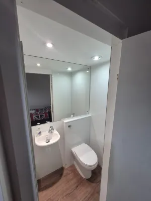 Saint James Backpackers Rooms Photos
