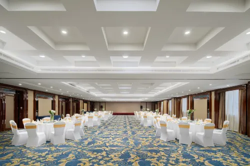 Crowne Plaza Zhenjiang Business Photos