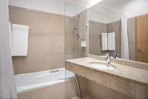 B&B HOTEL Cantanhede Coimbra Kamar Photos