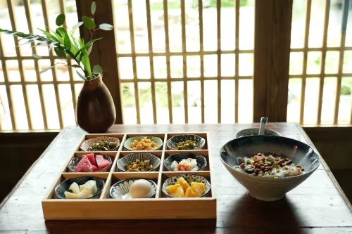 Governor's Mansion Courtyard•Centennial Old House• Vacation Homestay 식사 Photos