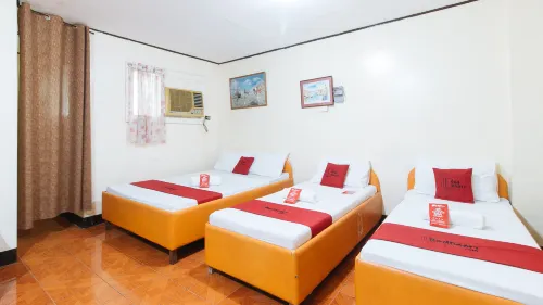 RedDoorz Near East Avenue Medical Center Kamar Photos