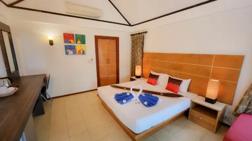 Golden Bay Cottage Kamar Photos