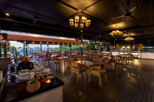 J4 Hotels Legian Makanan Photos