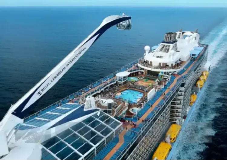 Spectrum of the Seas из Гонконга 2026: маршруты, цены, сравнение кают, платные услуги и посадка в терминале Кай Так