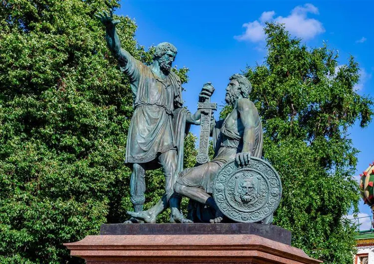 День народного единства 2026 : дата, история, почему 4 ноября, выходные и как отмечают в России