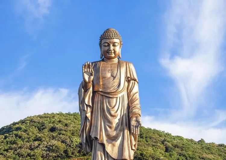 10 Amazing Places to See Buddha around The World
