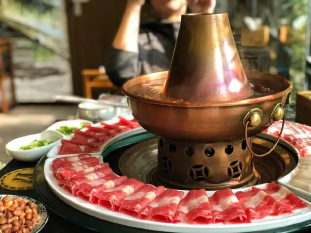 ชาบูหม้อทองแดง (Copper Pot Lamb Hot Pot)