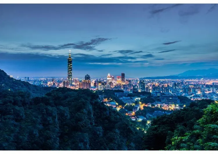 【台北新スポット】2025年台北旅行で必ず訪れるべき8つの新スポットおすすめ!士林巨球/ブルーサファイア泉