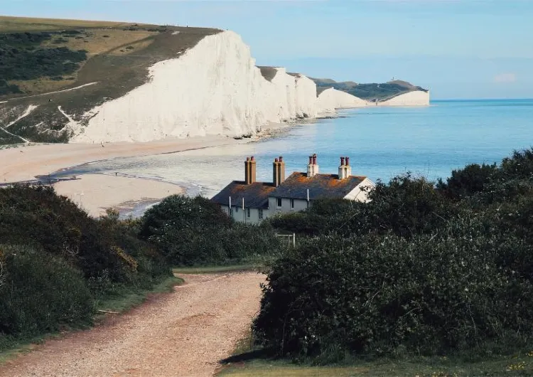 6 Spots to See England's Iconic White Cliffs & How to Get There by Train