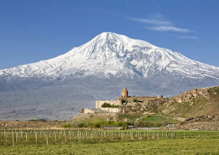 [Отдых в Армении 2026] : как добраться, виза, погода, что посмотреть, кухня