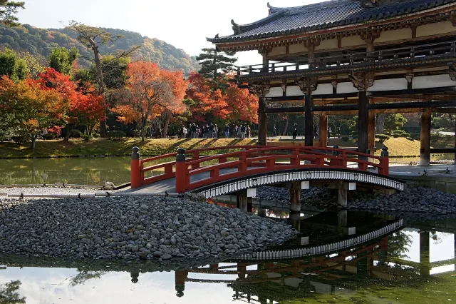 写真：秋の平等院｜Wikimedia Commons（663highland／CC BY-SA 3.0 / CC BY 2.5）