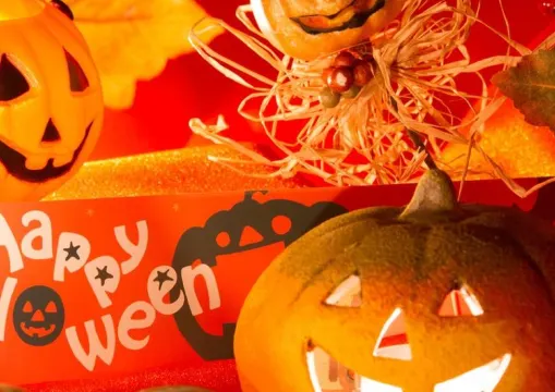 【ハロウィンゲーム2025】15選！ハロウィンパーティーを盛り上げる＆室内でもできる簡単なアイデア！子供から大人まで