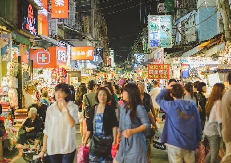 【2025 最新｜台北九大夜市懶人包】9大必逛夜市合集｜士林＋饒河街美食推介＋交通貼士