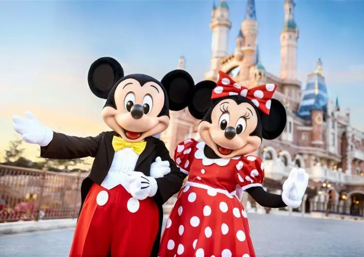 Shanghai Disney Shop Guide 2026: Must-Buy Souvenirs and Pins