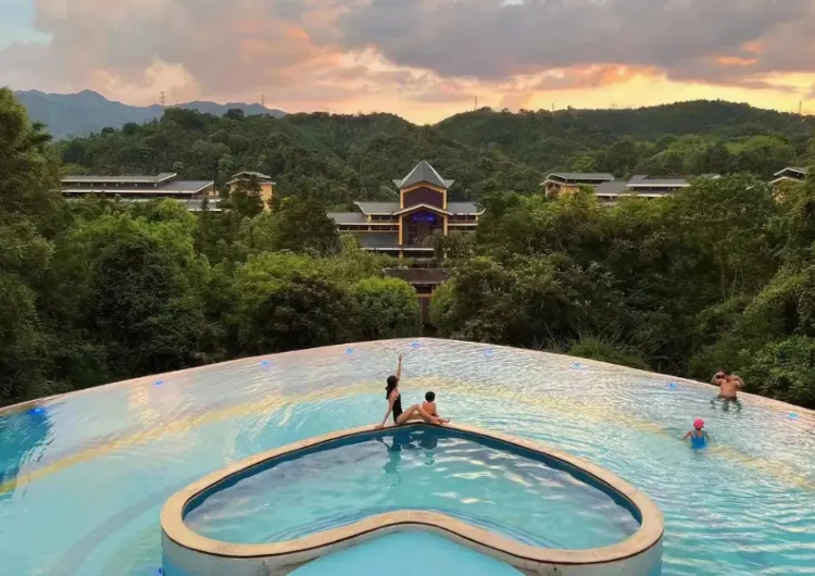 [2026惠州溫泉酒店推介]過冬必备 ——一文速通惠州7大溫泉 | 龍門地派溫泉度假村、南崑山佩拉莊園Pella Villa、南崑山慕思嘉華溫泉酒店、龍門南崑山溫德姆溫泉酒店、龍門南崑山雲頂溫泉度假村、龍門富力希爾頓度假酒店、龍門南崑山居溫泉度假村 