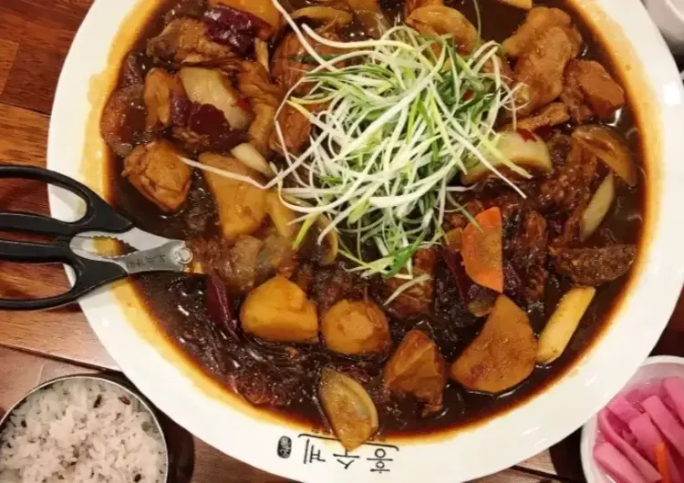 2025 명동맛집 | 명동맛집 BEST 12 ! 명동토박이가 또간집 명동 삽겹살부터 치킨 전골까지!