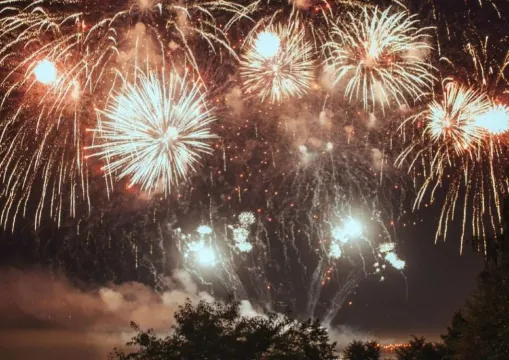 【人気花火大会】全国の花火大会完全ガイド！2026年おすすめ花火大会巡礼。夏の夜空を彩る感動の祭典へ