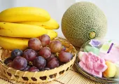 【お盆のお供え】 2026 初盆（新盆）のお供えをする時期、おすすめのお供え物や選び方、金額相場・掛け紙の書き方マナーを解説