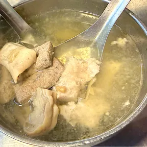 豬肝榮仔的豬肝湯與豬肚綜合湯,豬肝切大塊脆口