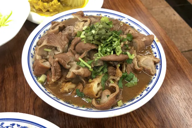 ลู่จู่หัวเชา (Luzhou Huoshao)