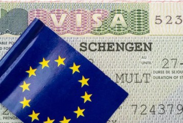 Can you leave the airport during a layover - Schengen Zone