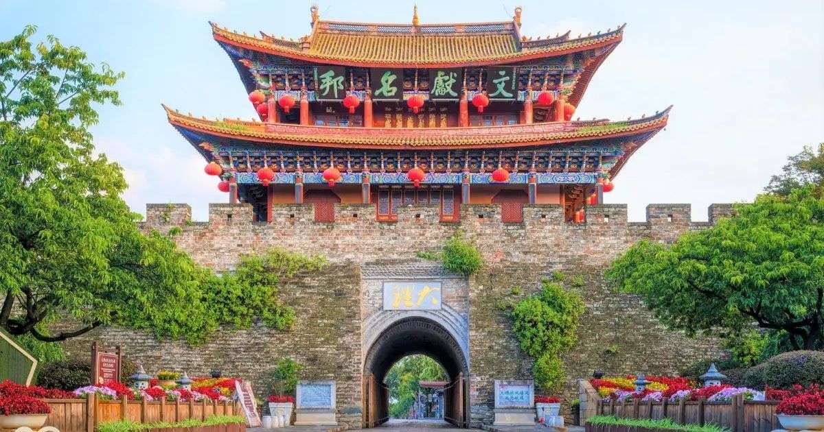 Puerta y arquitectura tradicional de la Ciudad Antigua de Dali.