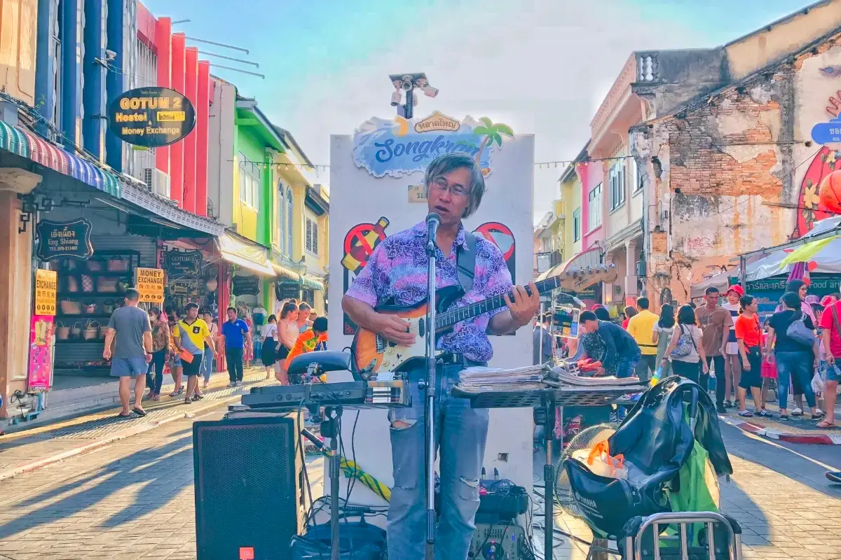 performance at Lard Yai Sunday Night Market