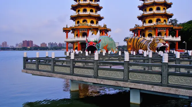蓮池潭風景區