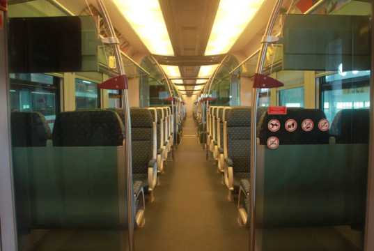 ตารางรถไฟ KLIA Ekspres 2569: เวลาเดินรถ ราคา และวิธีเดินทางจากสนามบิน | Trip.com