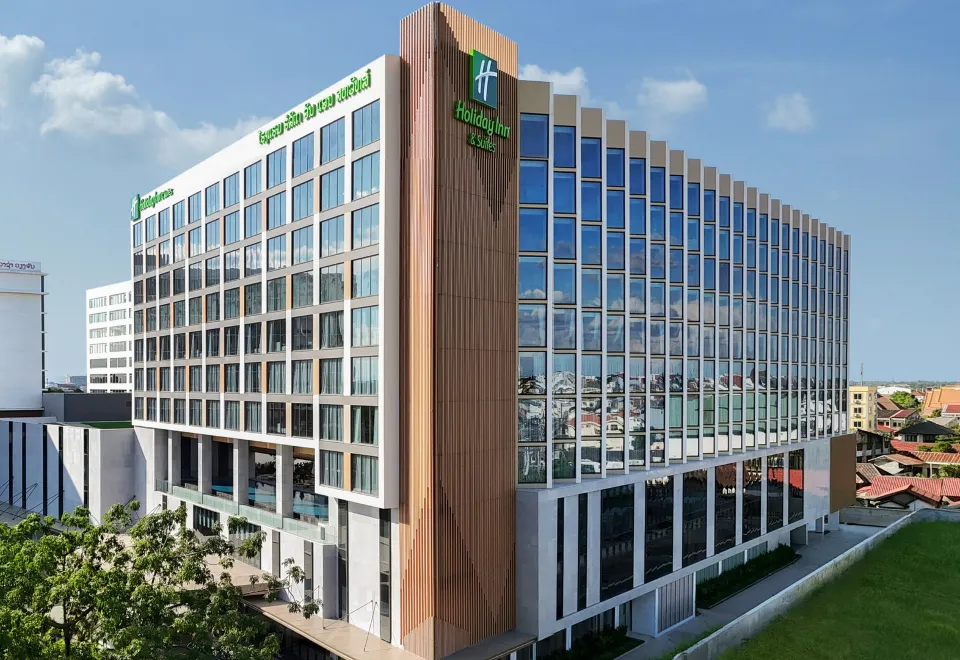 ฮอลิเดย์ อินน์ แอนด์ สวีทส์ เวียงจันทน์