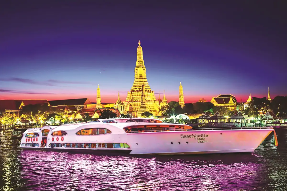 Boats n' Bangkok, chillin underneath the night sky