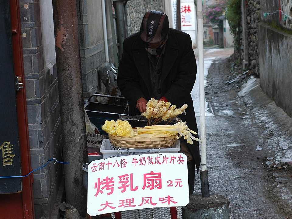 雲南旅遊｜雲南美食 烤乳扇：白族傳統奶酪