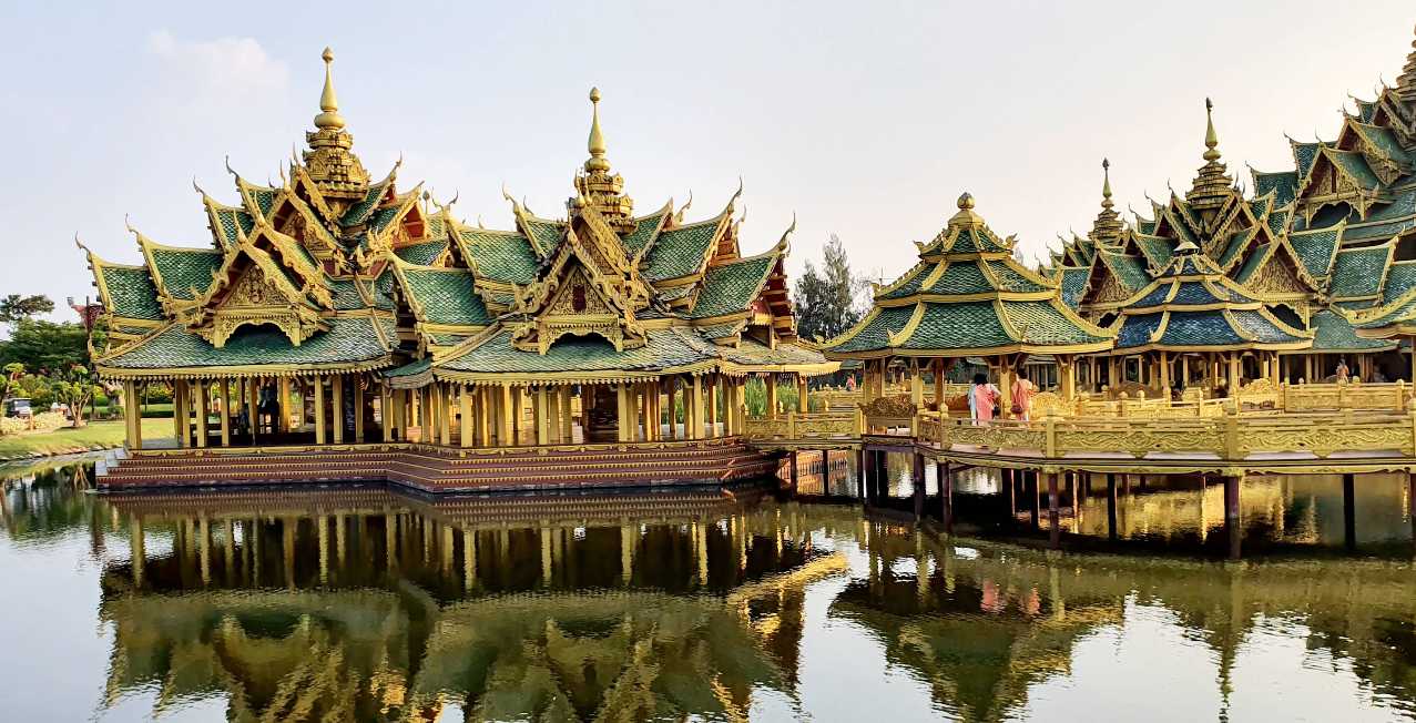 วัดในสองวิหาร