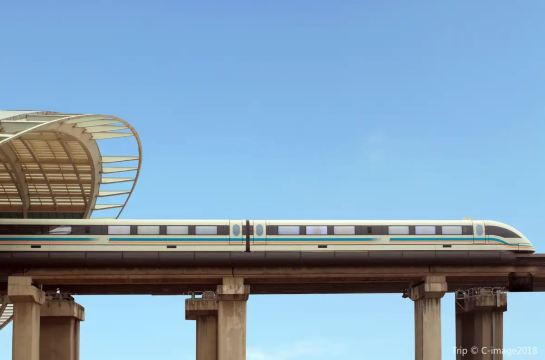 China high-speed train connecting Beijing, Xi'an, Suzhou, and Shanghai