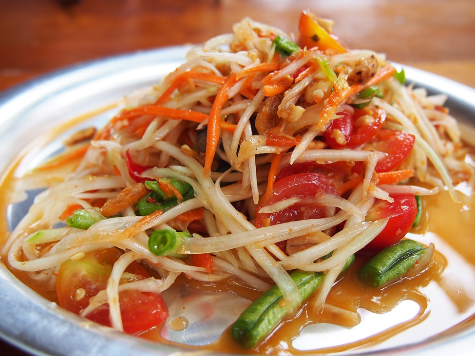 A plate of fresh healthy Som Tham