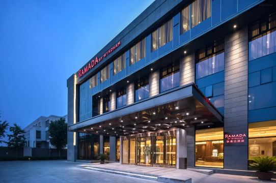 ทางเข้าโรงแรม Ramada by Wyndham Beijing Airport