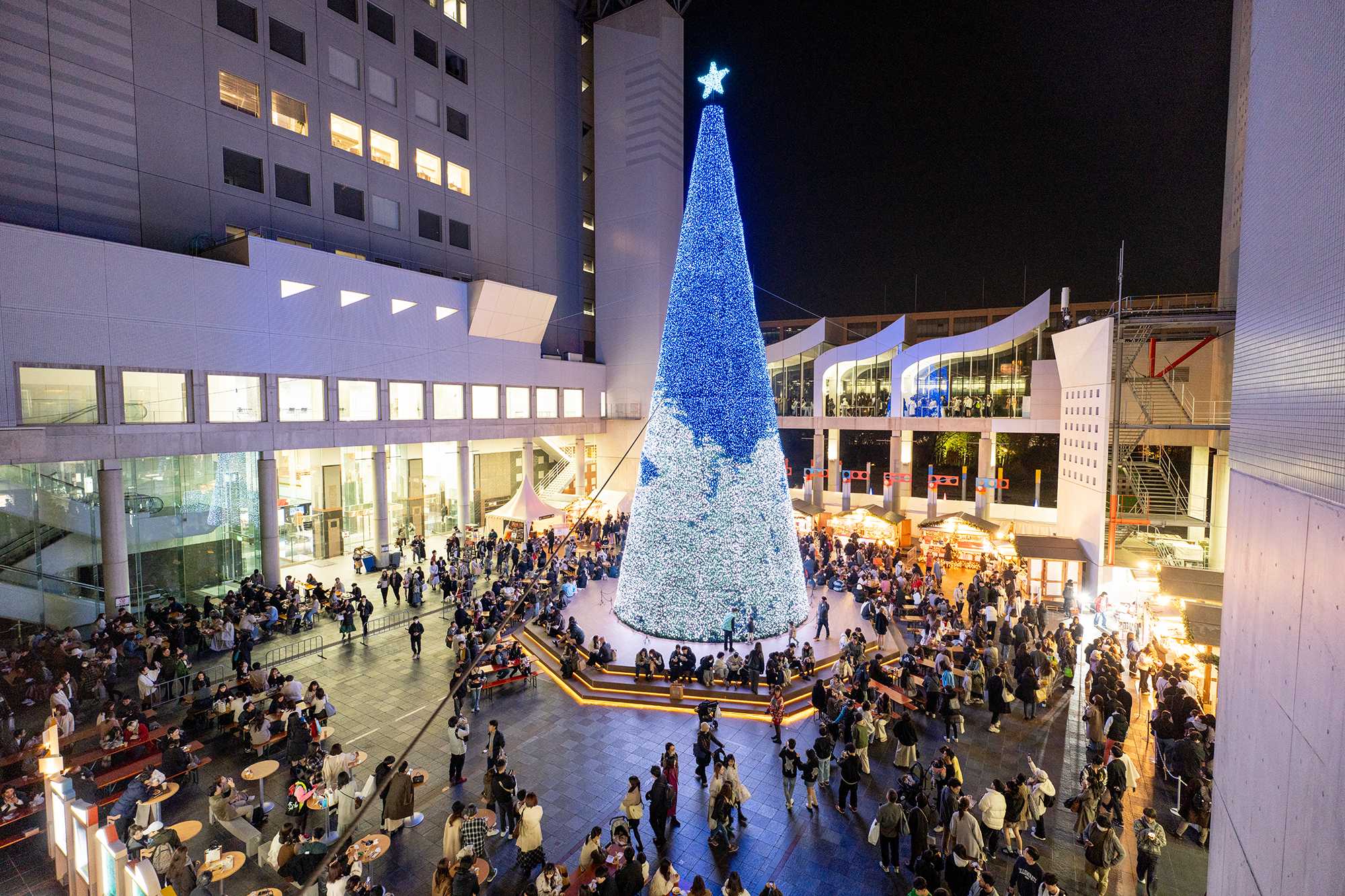 ชมวิวเมืองแบบ 360 องศาที่ Umeda Sky Building