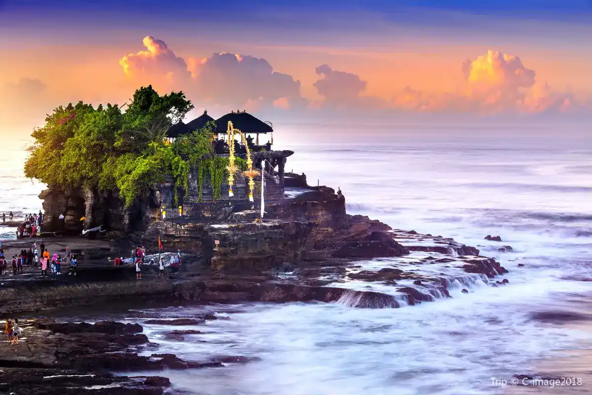 TANAH LOT TEMPLE