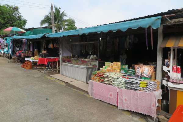 เดินเที่ยวหมู่บ้านมอญ