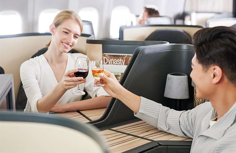 華航升等商務艙費用｜哩程點數與轉讓規則 親友哩程合併升等策略