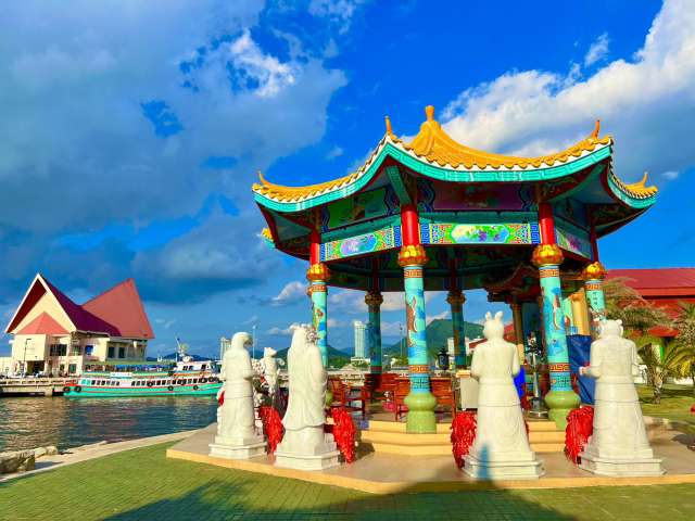 6. วัดเกาะลอย