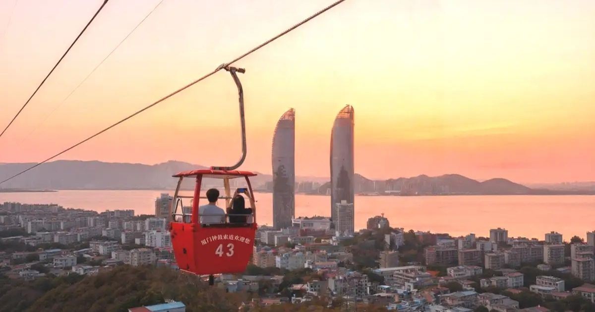 Teleférico de Zhonggu con vistas panorámicas de Xiamen. 
