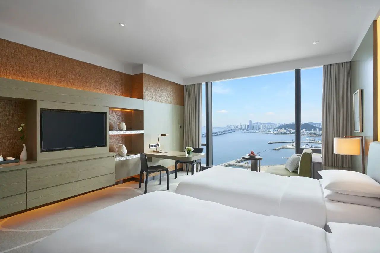 มองวิวจากห้องพัก Grand Hyatt Dalian