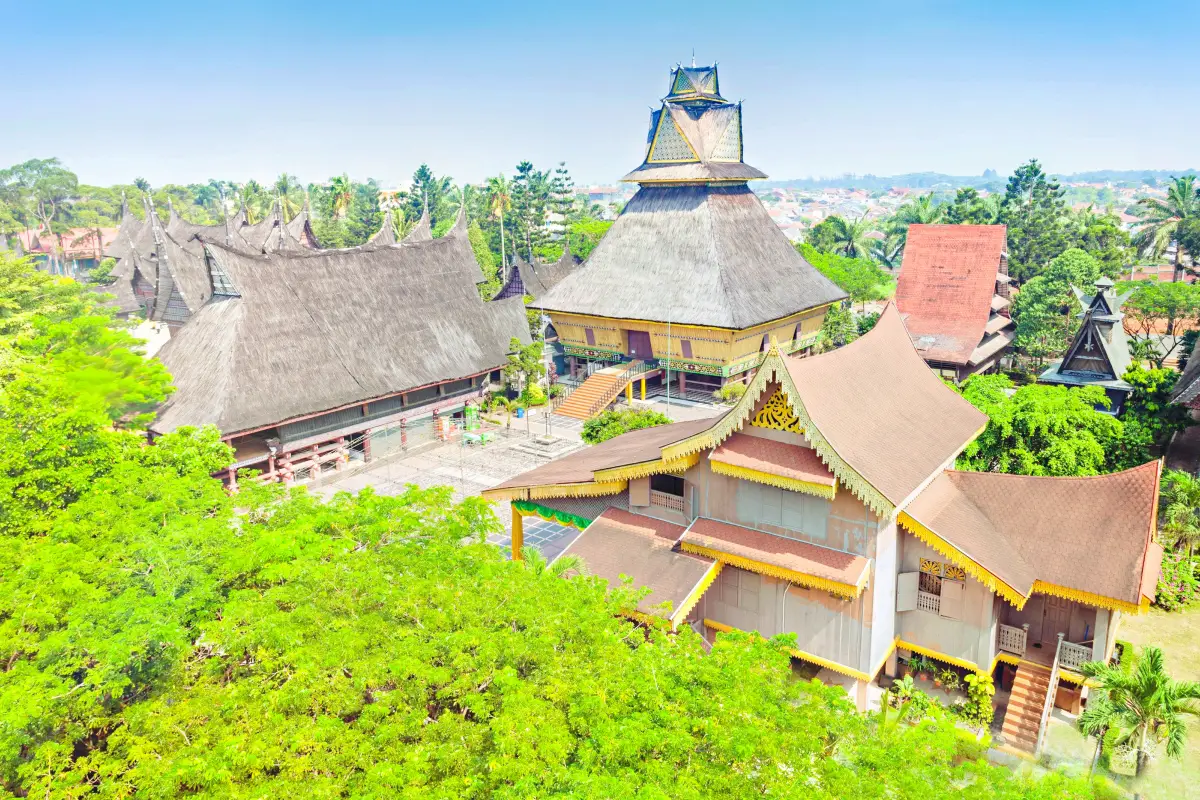 A picture overlooking an indonesian monument