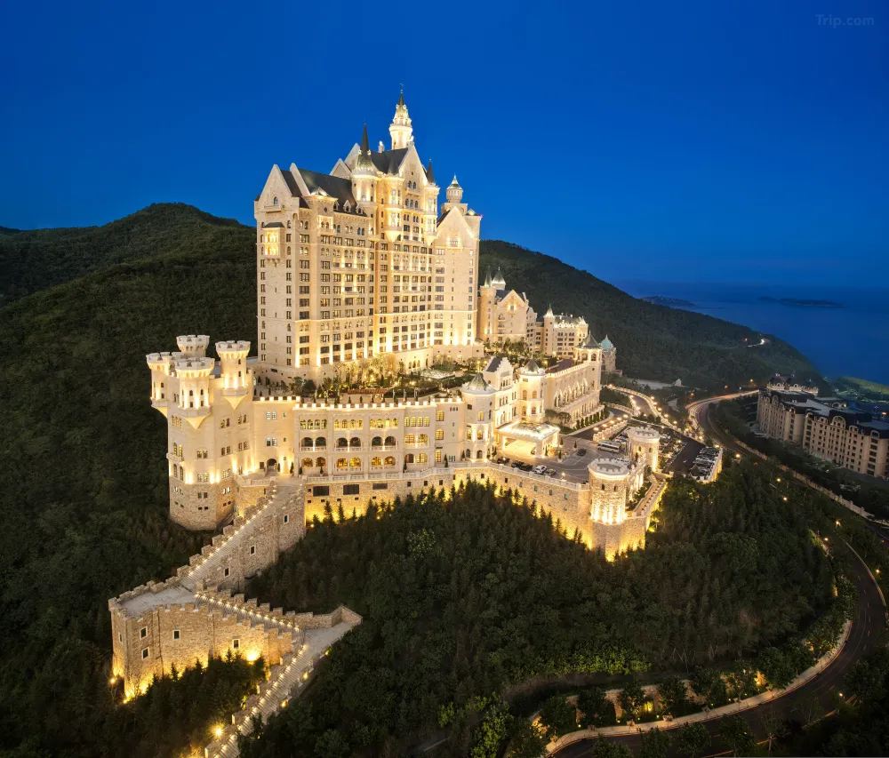 ด้านหน้าของโรงแรม The Castle Hotel, a Luxury Collection Hotel, Dalian