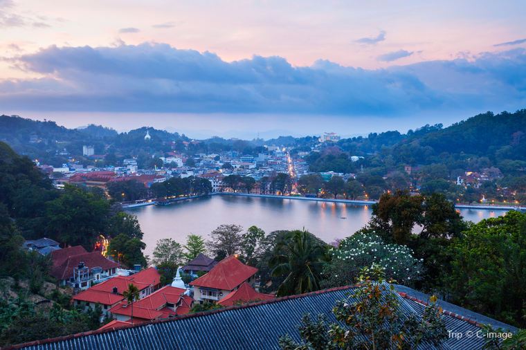 Kandy Lake
