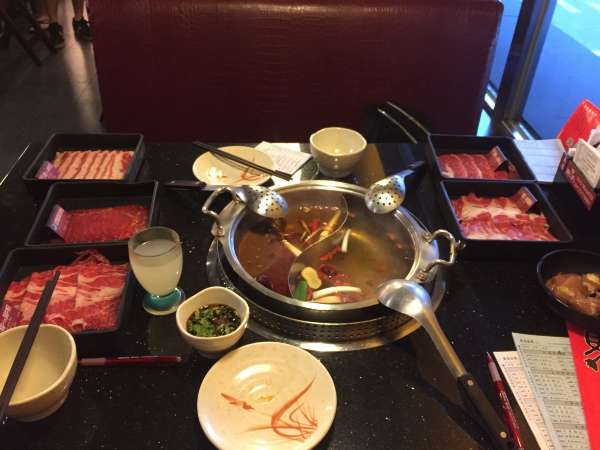 馬辣頂級麻辣鴛鴦火鍋 信義店  食物