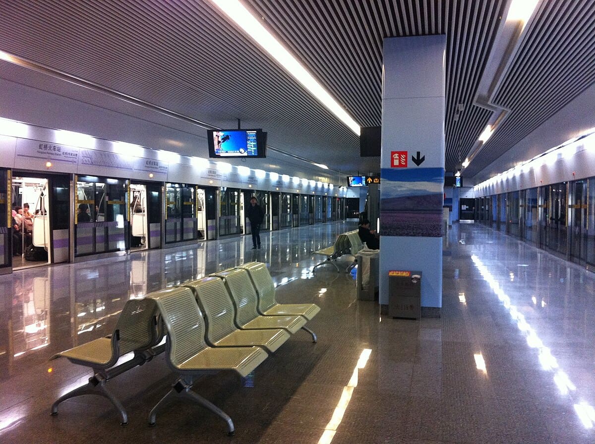 홍차오 공항, 지하철