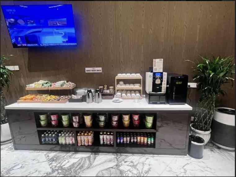 Des snack-bars bien équipés vous attendent dans les salons de l'aéroport CKG
