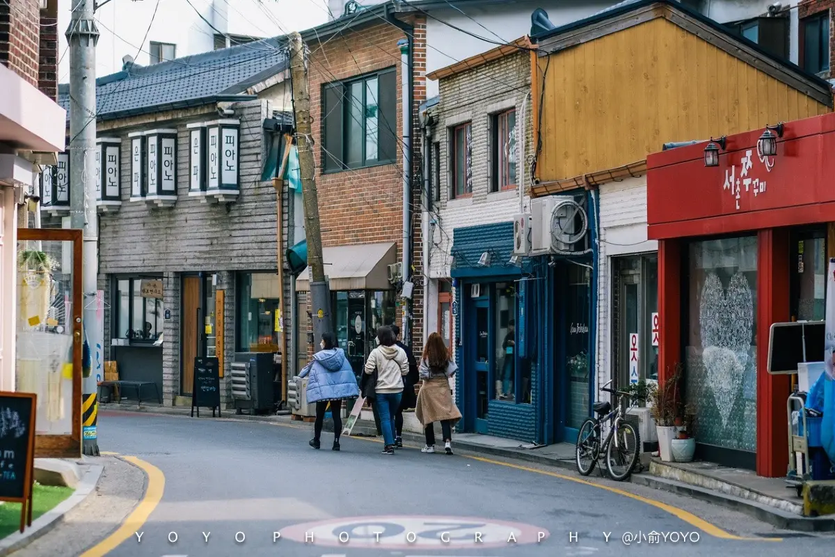 stores along Tongin Market
